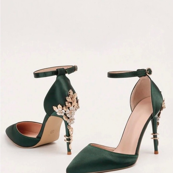 Metal Flower Detailed High Heels, Pointed Toe Silk One-Strap Sandals, Wedding - Picture 5 of 7